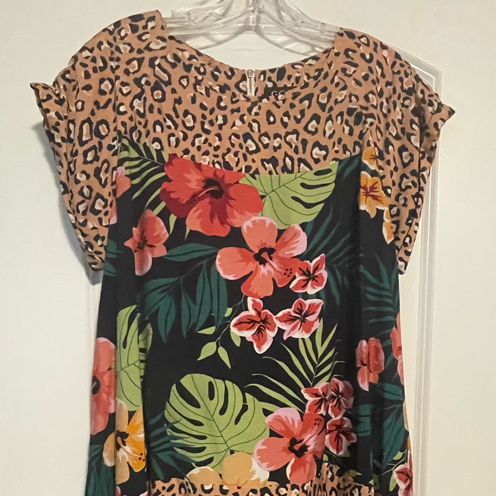 Size medium mixed media flowy dress